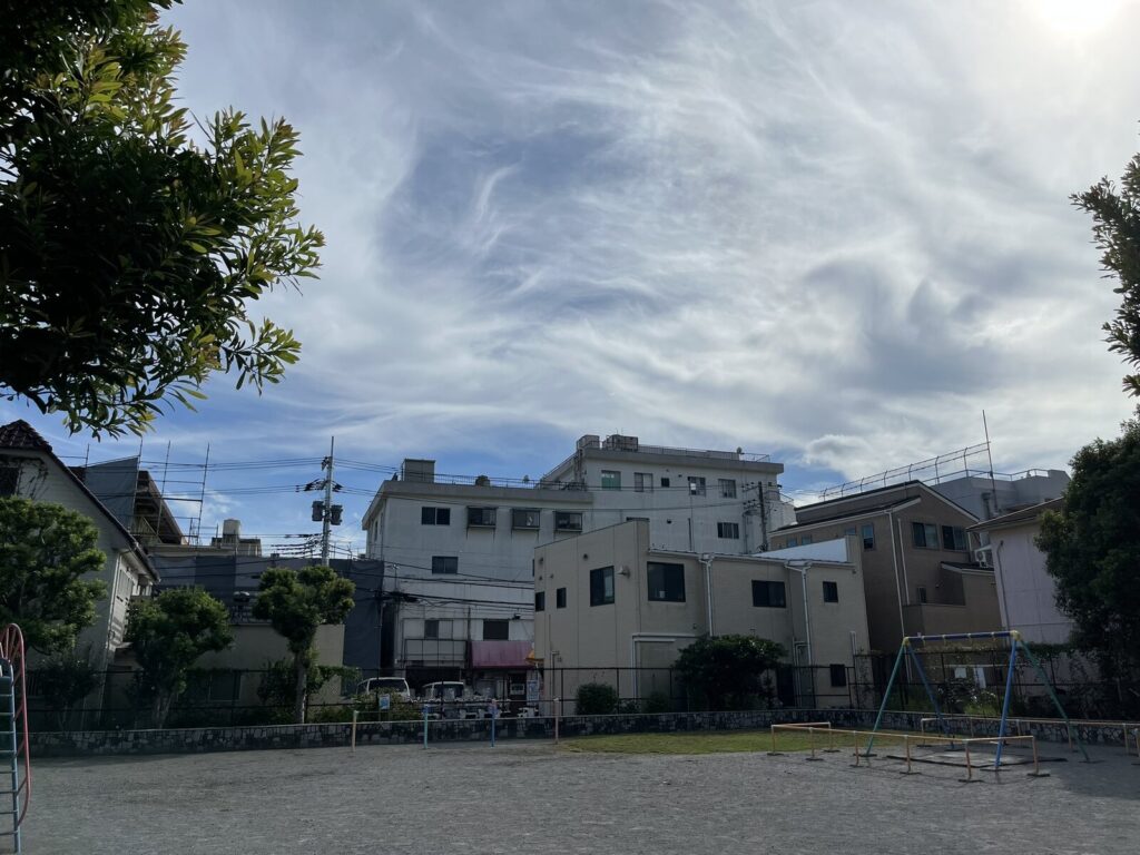 公園側から見たニュー並木ビル